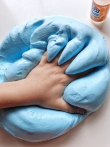 fluffy slime recipe, Anleitung für Fluffy Slime, fluffy slime DIY, Fluffy Slime mit Elmer´s Slime Starter Pack, fluffy slime deutsch, fluffy slime mit kleber, fluffy slime ohne kontaktlinsenlösung, fluffy slime rezept, fluffy slime selber machen, fluffy squishy slime, Slime selber machen, wie mache ich Fluffy Slime
