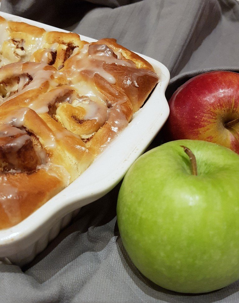 Apfel-Zimtschnecken, Backen, backen zu Weihnachten, beste schwedische zimtschnecken, Familienrezept, kleine schwedische zimtschnecken, Rezept, rezept schwedische zimtschnecken kanelbullar, schwedische apfel zimt schnecken, schwedische hefe zimtschnecken, schwedische Zimtschnecken, schwedische zimtschnecken backen, schwedische zimtschnecken blog, schwedische zimtschnecken einfach, schwedische zimtschnecken hefeteig, schwedische zimtschnecken im thermomix, schwedische zimtschnecken kanelbullar, schwedische zimtschnecken original, schwedische zimtschnecken rezept, schwedische zimtschnecken saftig, schwedische zimtschnecken thermomix, schwedische zimtschnecken thermomix tm5, schwedische zimtschnecken tm5, Thermomix, Thermomix Rezept, typisch schwedische zimtschnecken, Weihnachten, Zimtschnecken, zimtschnecken aus hefeteig, zimtschnecken backen, zimtschnecken backen thermomix, zimtschnecken blech, zimtschnecken blog, zimtschnecken cinnabon style thermomix, zimtschnecken cinnamon rolls, zimtschnecken cinnamon rolls thermomix, zimtschnecken einfach, zimtschnecken fertig, zimtschnecken fluffig, zimtschnecken frosting, zimtschnecken für thermomix, zimtschnecken hagelzucker, zimtschnecken hefe, zimtschnecken hefeteig, zimtschnecken hefeteig thermomix, zimtschnecken im thermomix, zimtschnecken mit thermomix, zimtschnecken rezept, zimtschnecken schnell thermomix, zimtschnecken schwedisch thermomix, zimtschnecken schwedische art, zimtschnecken schwedischer klassiker, zimtschnecken thermomix, zimtschnecken thermomix einfach, zimtschnecken thermomix rezept, zimtschnecken thermomix tm5, zutaten schwedische zimtschnecken