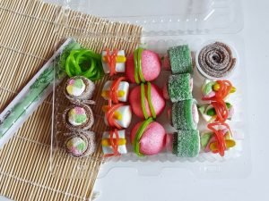 Anleitung Sweet Sushi- DIY, Spiel Sushi Striker: The Way of Sushido, Sushi, süße sushi box, süße sushi torte, süßes sushi Anleitung, süßes sushi basteln, süßes sushi berlin, süsses sushi desserts, süßes sushi DIY, süsses sushi Geschenk, süßes sushi gummibärchen, süßes sushi gummibärchen basteln, Süßes Sushi machen, süßes sushi rezept, süßes sushi verschenken, Sweet Sushi- DIY