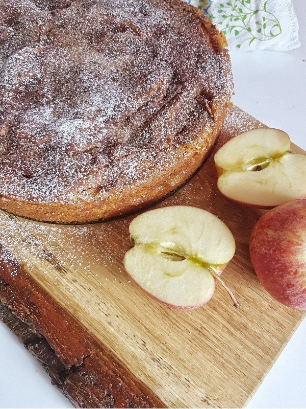 Saftiger Apfelkuchen mit Zimt-Zucker-Kruste - SIMPLYLOVELYCHAOS