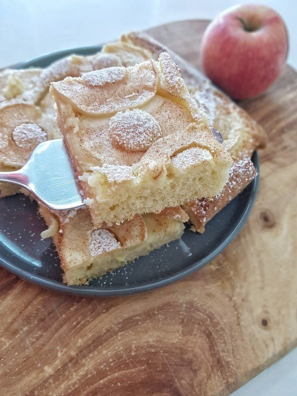 Einfacher Apfelkuchen vom Blech - Familienrezept - SIMPLYLOVELYCHAOS