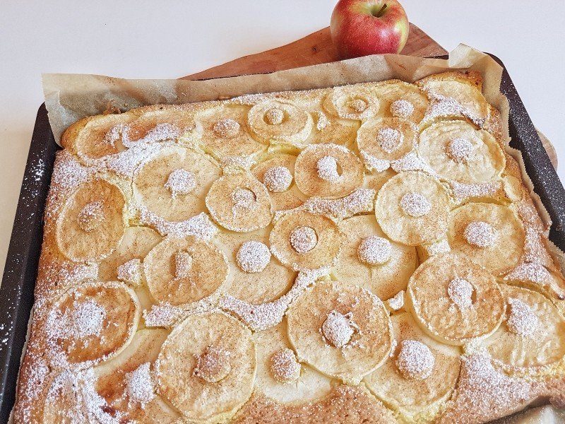 Einfacher Apfelkuchen vom Blech - Familienrezept - SIMPLYLOVELYCHAOS