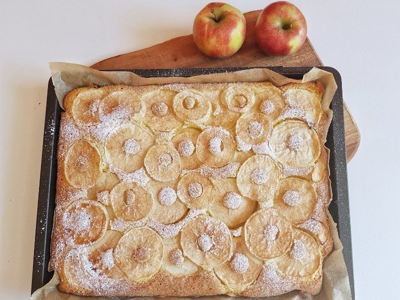 Einfacher Apfelkuchen vom Blech - Familienrezept - SIMPLYLOVELYCHAOS