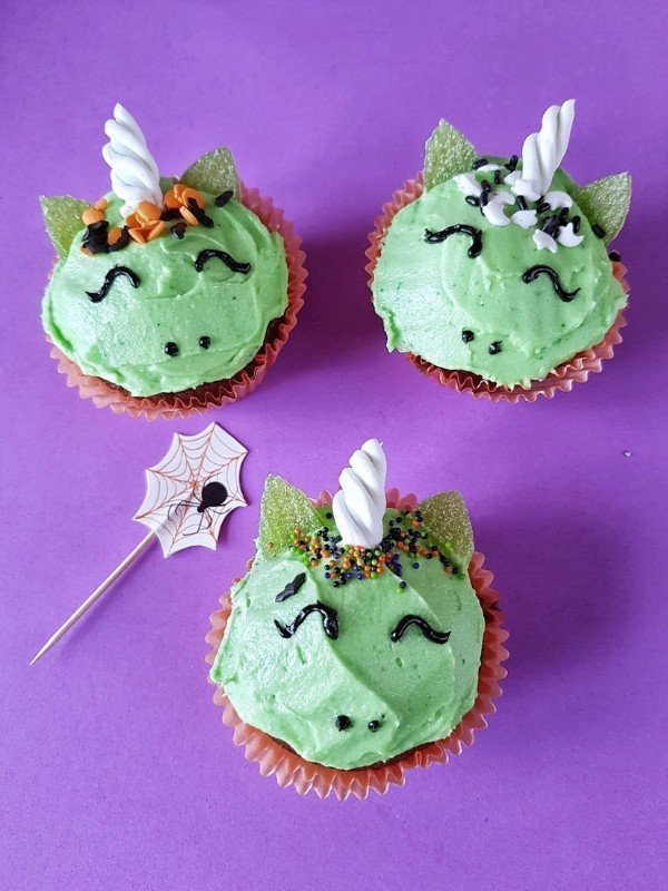 Gruselige Einhörner Cupcakes Rezept - Halloween mit Kindern ...