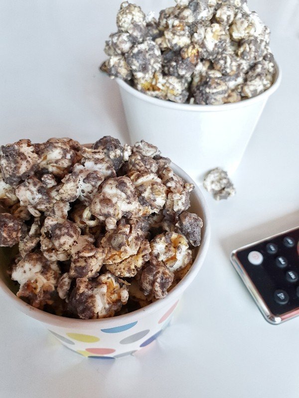 kinderfilme dvd sammlung, kinderfilme kino, Kino Snacks, Kino Snacks selber machen, mikrowellen popcorn thermomix, oreo mit popcorn, oreo popcorn mit weißer schokolade, Oreo-Popcorn, popcorn, Popcorn aus dem Thermomix, popcorn aus der mikrowelle, popcorn gesalzen rezept, popcorn geschmack rezept, popcorn gezuckert rezept, popcorn im thermomix, popcorn im thermomix zubereiten, popcorn machen, popcorn mit thermomix, Popcorn mit Zartbitterschokolade und Cranberry-Nuss-Mix, popcorn rezept ausgefallen, popcorn rezept bilder, popcorn rezept einfach, popcorn rezept ideen, popcorn rezept kinder, popcorn rezept salzig butter, popcorn rezept süß butter, popcorn rezept topf, popcorn rezepte, popcorn rezepte herzhaft, popcorn rezepte mit herz, popcorn rezepte salzig, popcorn rezepte süß, popcorn selber machen bunt, popcorn selber machen geschmack, popcorn selber machen geschmacksrichtungen, popcorn selber machen gewürze, popcorn selber machen im thermomix, popcorn selber machen kinder, popcorn selber machen schokolade, popcorn selber machen süß mikrowelle, popcorn selber machen süß rezept, popcorn selber machen tipps, popcorn selbst gemacht, popcorn selbst gemacht wie im kino, popcorn selbst machen in der mikrowelle, popcorn selbst machen mikrowelle, popcorn selbst machen rezept, popcorn selbst machen süß, popcorn selbst machen thermomix, popcorn selbstgemacht süß, popcorn süß thermomix, popcorn thermomix, popcorn thermomix rezept, popcorn thermomix tm5, popcornloop rezept salzig, rezept popcorn in der mikrowelle, rezept süßes popcorn selbst gemacht, rezepte für popcorn, Süß und salziges Popcorn- Crunch, süßes popcorn selber machen ohne maschine, süßes popcorn thermomix, thermomix flavoured popcorn, unsere liebsten Filme, unsere liebsten Kinderfilme, Was darf bei einem Filmnachmittag auf keinen Fall fehlen