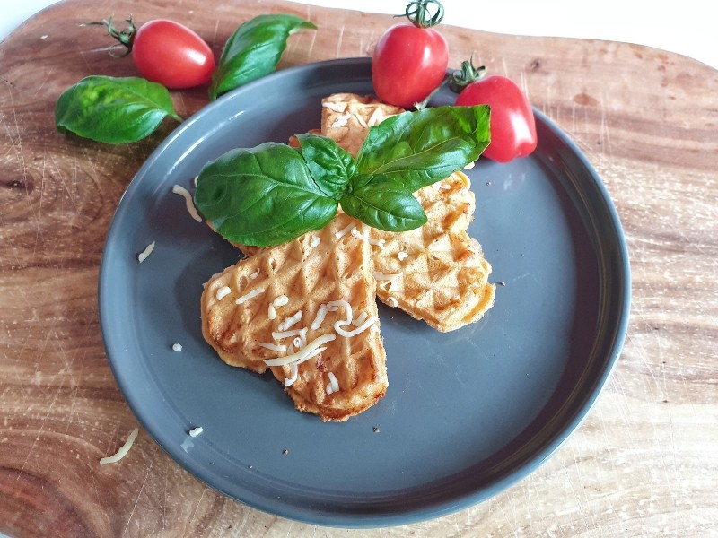 Herzhafte Pizzawaffeln - einfaches Rezept - SIMPLYLOVELYCHAOS