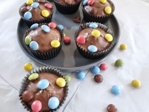 Kindergeburtstag, Schokoladenmuffins Geburtstag, Fasching, Cupcakes, Cupcakes Rezept, einfach, einfaches Rezept Cupcakes, Muffins, Muffins backen, Muffins Grundrezept, Muffins mit Schokolade, Muffins mit dem Thermomix, Schokoladenmuffins, Muffins rezept, resteverwertung alte schokolade, resteverwertung mit schokolade, resteverwertung schokolade, resteverwertung schokolade muffins, resteverwertung schokolade thermomix, resteverwertung von schokolade, Rezept, Rezept für Cupcakes, Rezept für Muffins, schnelle Muffins, Schoko-Bananen-Muffins, schokolade resteverwertung rezept