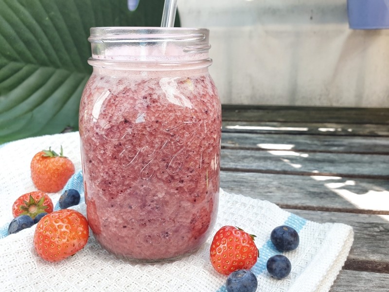 Energie-Kick Beeren Smoothie - SIMPLYLOVELYCHAOS