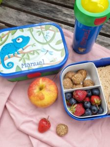 kartenspiele für reisen, kartenspiele kinder 6 jahre, kartenspiele kinder ab 10, kartenspiele kinder ab 4, kartenspiele kinder 8 jahre, kartenspiel kinder ab 8, my mepal lunchbox, my mepal bento box, brotdose kinder mymepal, my mepal trinkflasche, mymepal personalisierte Brotdose, mymepal personalisierter trinkbecher, mymepal brotdose innen, gesunder snack kindergarten, gesunder snack schule, apfel zimt bällchen, apfel zimt energiebällchen, gesunder snack kalorienarm, mepal, bpa freie brotdose,