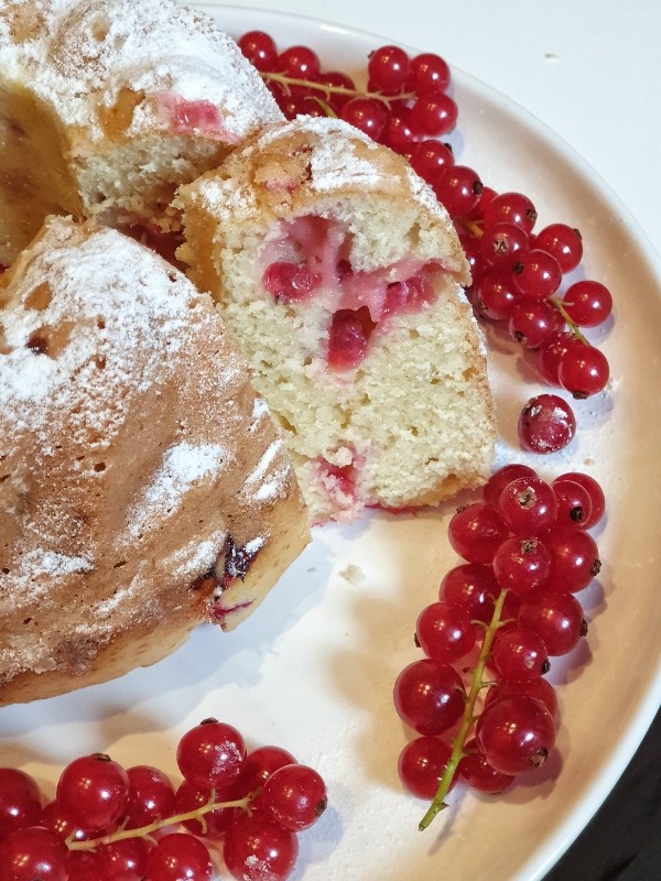 johannisbeer gugelhupf, gugelhupf mit johannisbeeren, gugelhupf mit johannisbeeren backen, johannisbeer gugelhupf rezept, johannisbeer gugelhupf thermomix,