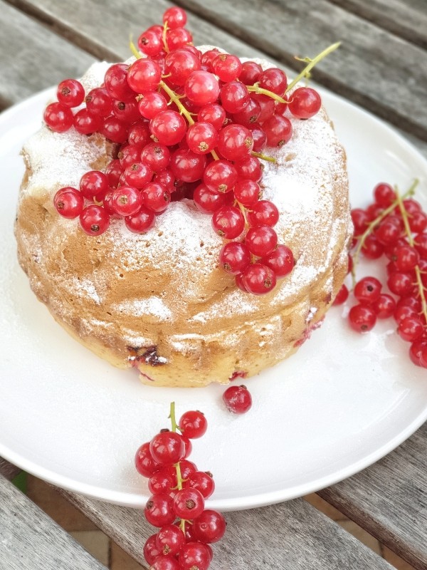 johannisbeer gugelhupf, gugelhupf mit johannisbeeren, gugelhupf mit johannisbeeren backen, johannisbeer gugelhupf rezept, johannisbeer gugelhupf thermomix,