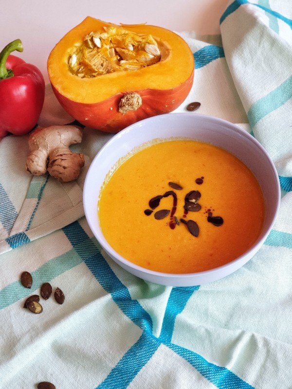 Schnelle Kürbissuppe mit Kokosmilch - SIMPLYLOVELYCHAOS