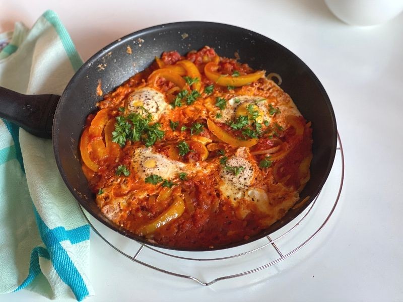 shakshuka rezept, shakshuka aubergine, shakshuka deutsch, shakshuka dosentomaten, shakshuka einfach, shakshuka eier, shakshuka feta, shakshuka gewürz, shakshuka gericht, shakshuka gesund, shakshuka herkunft, shakshuka hummus, shakshuka israel,